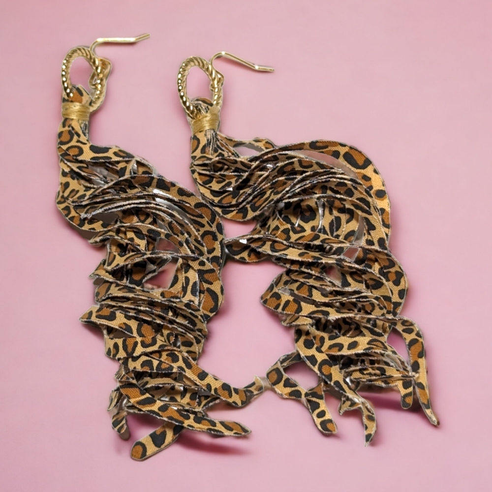 🆕 MBM Cheetah/Leopard Print Swirl Tassel Earrings. Hand Crafted - Picture 5 of 6